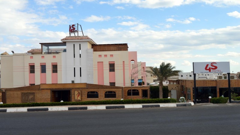 فندق فور إس دهب